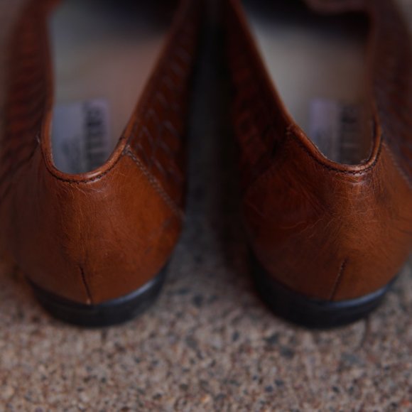 Trotters Liz Woven Leather Flat - Picture 6 of 6